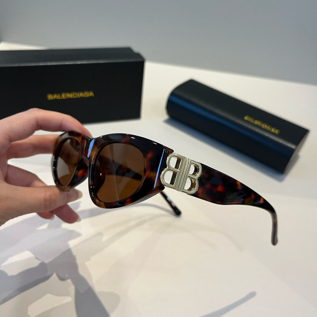 Balenciaga Rectangular Black Lens Sunglasses for Men & Women - 372343 - detail image 4