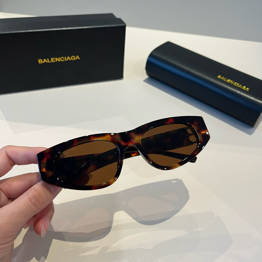 Balenciaga Rectangular Black Lens Sunglasses for Men & Women - 372343 - detail image 10