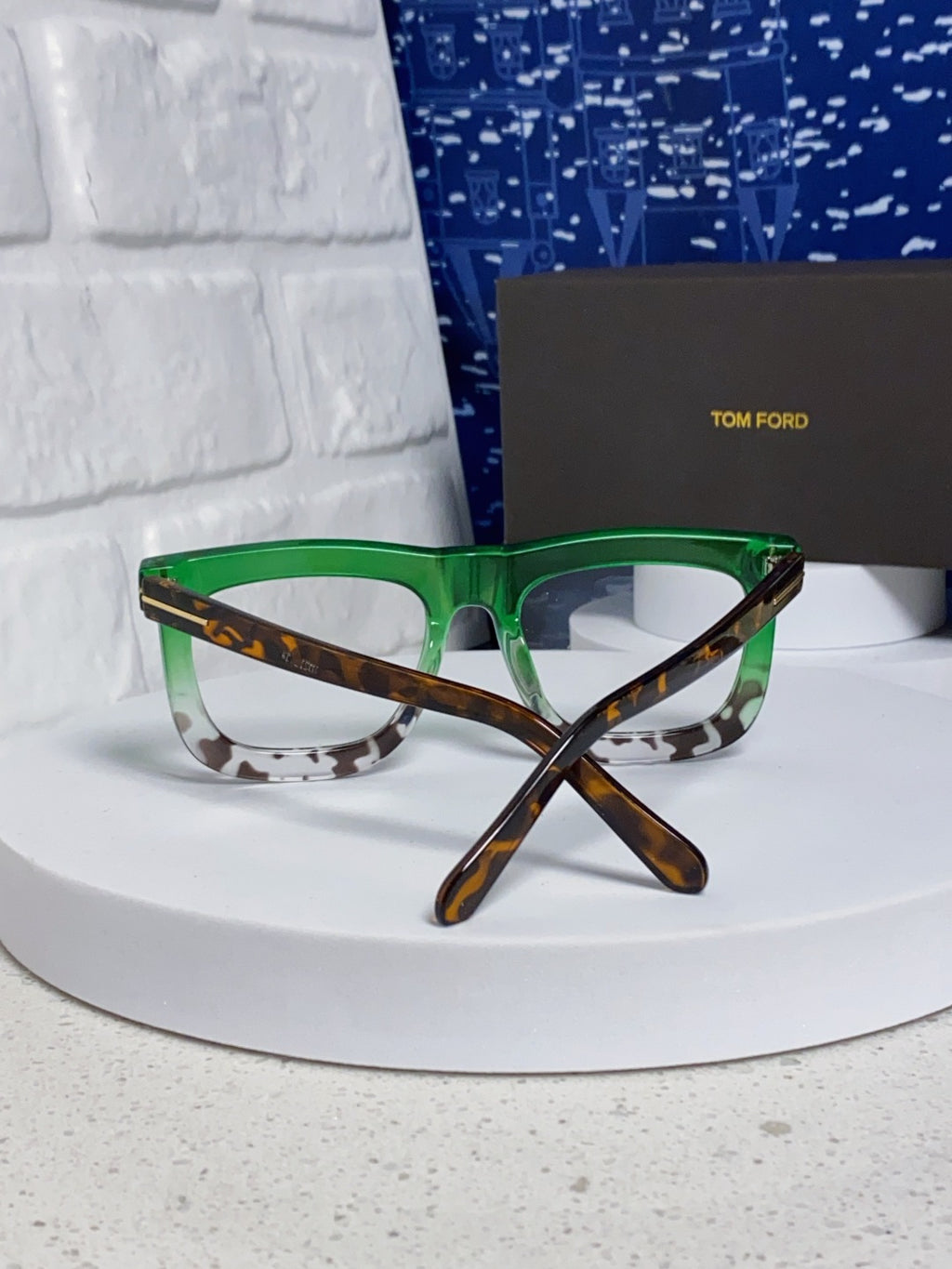 Tom Ford Oversized Green Lens Sunglasses for Men & Women - detail image 3