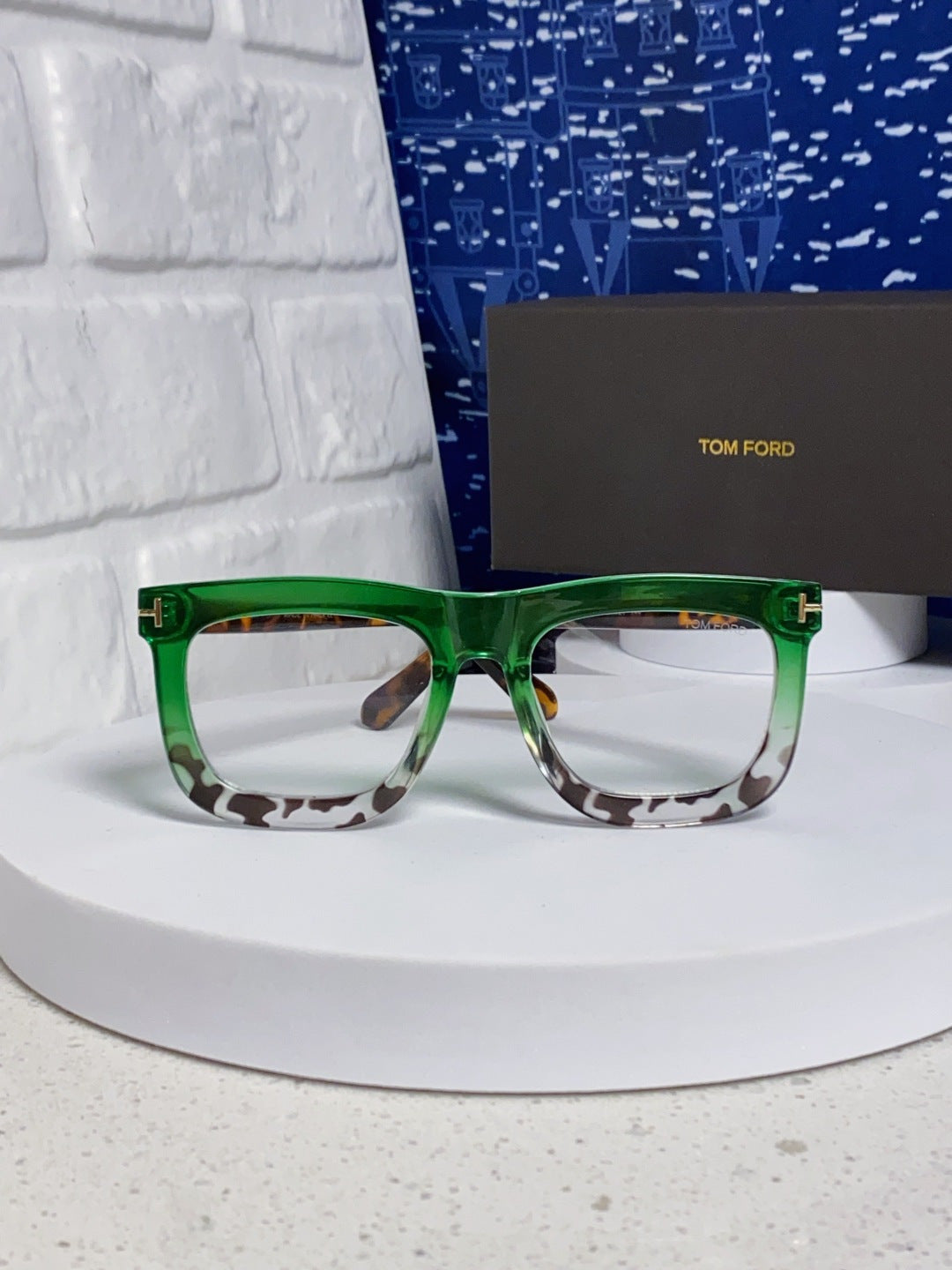Tom Ford Oversized Green Lens Sunglasses for Men & Women - detail image 2