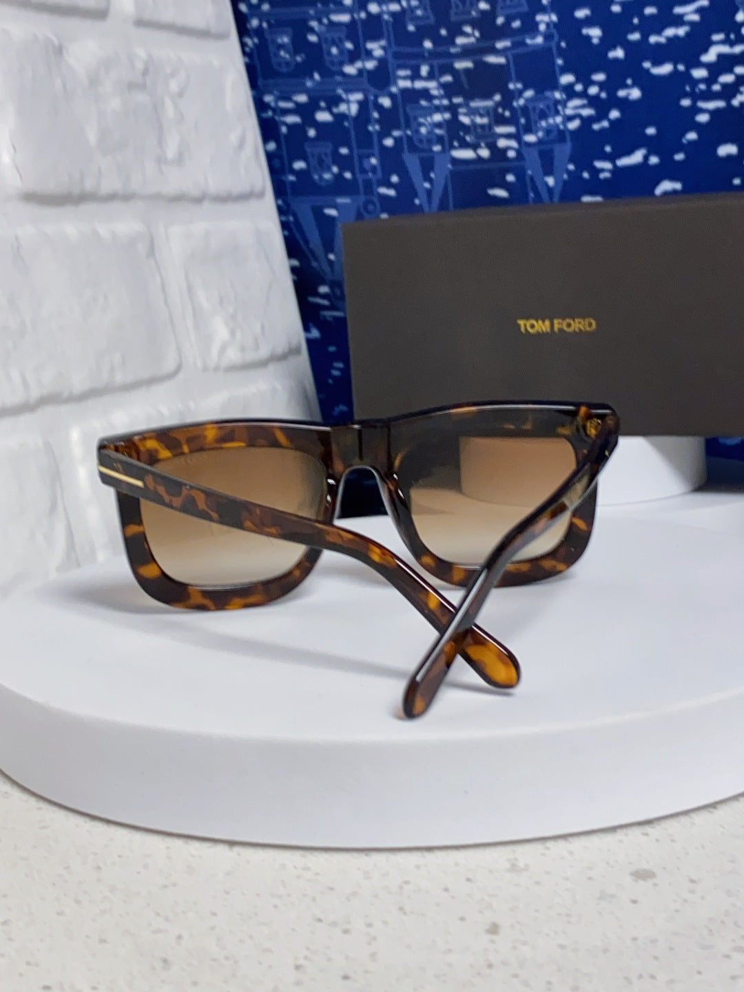 Tom Ford Oversized Brown Lens Sunglasses for Men & Women - detail image 2