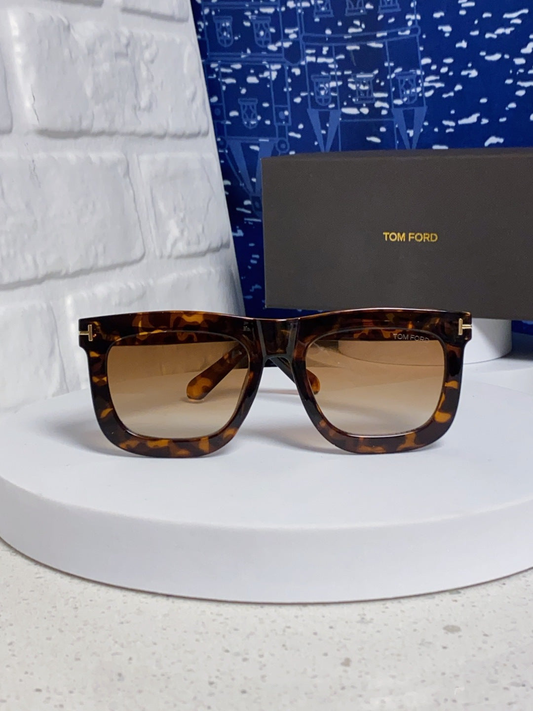 Tom Ford Oversized Brown Lens Sunglasses for Men & Women