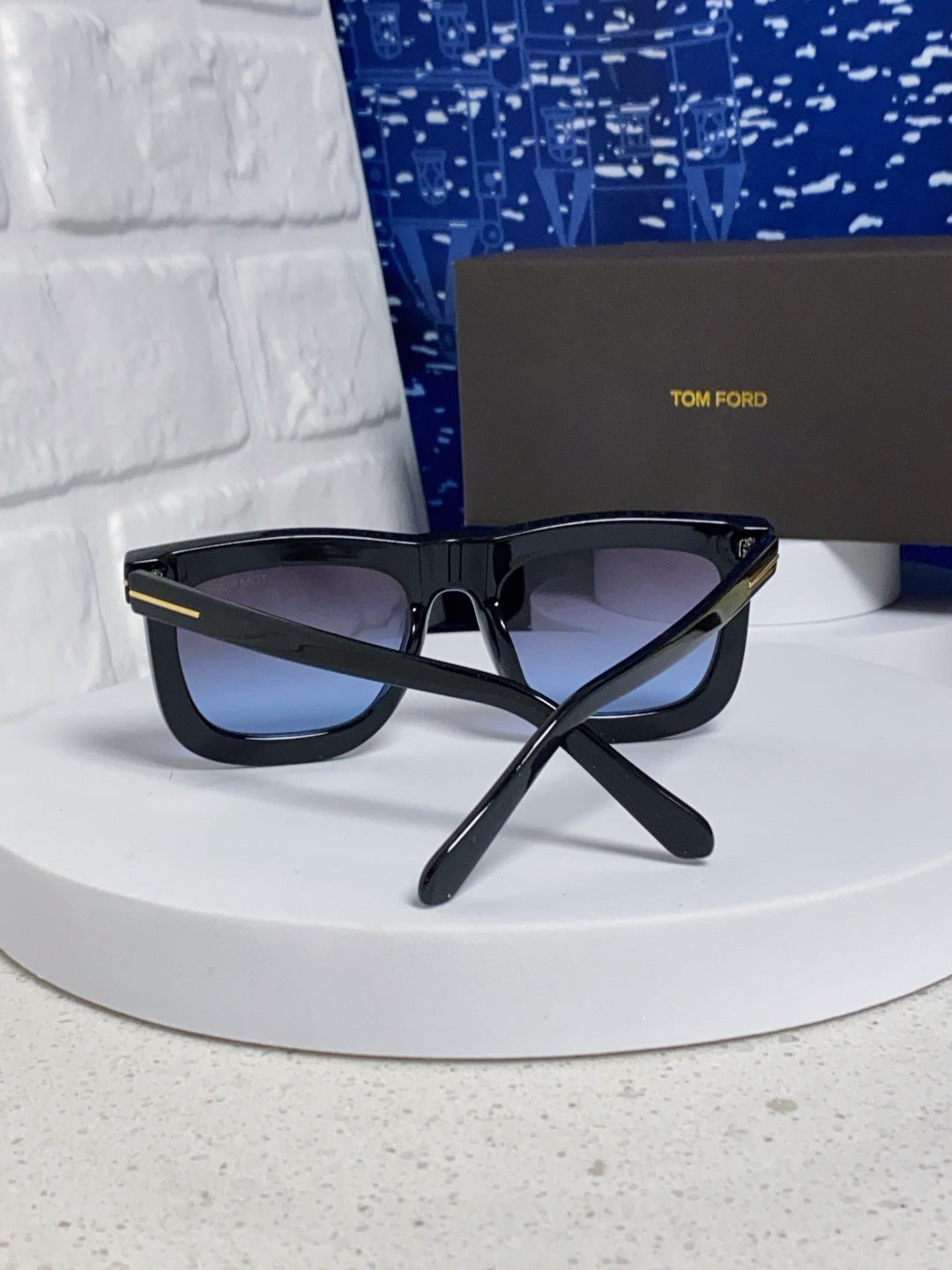 Tom Ford Oversized Blue Lens Sunglasses for Men & Women - detail image 2