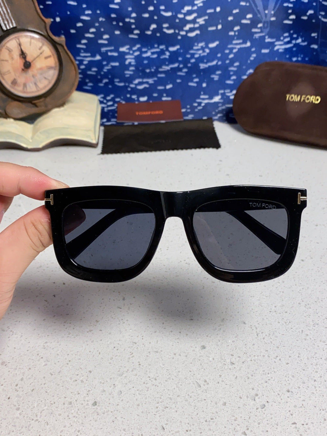 Tom Ford Oversized Gray Lens Sunglasses for Men & Women - detail image 3