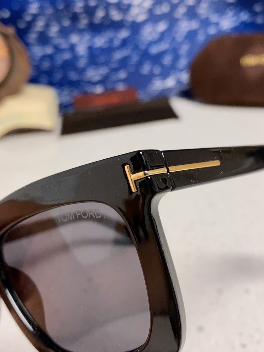 Tom Ford Oversized Gray Lens Sunglasses for Men & Women - detail image 6