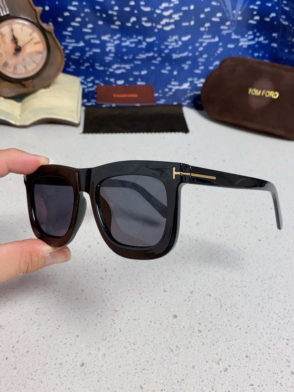 Tom Ford Oversized Gray Lens Sunglasses for Men & Women - detail image 5