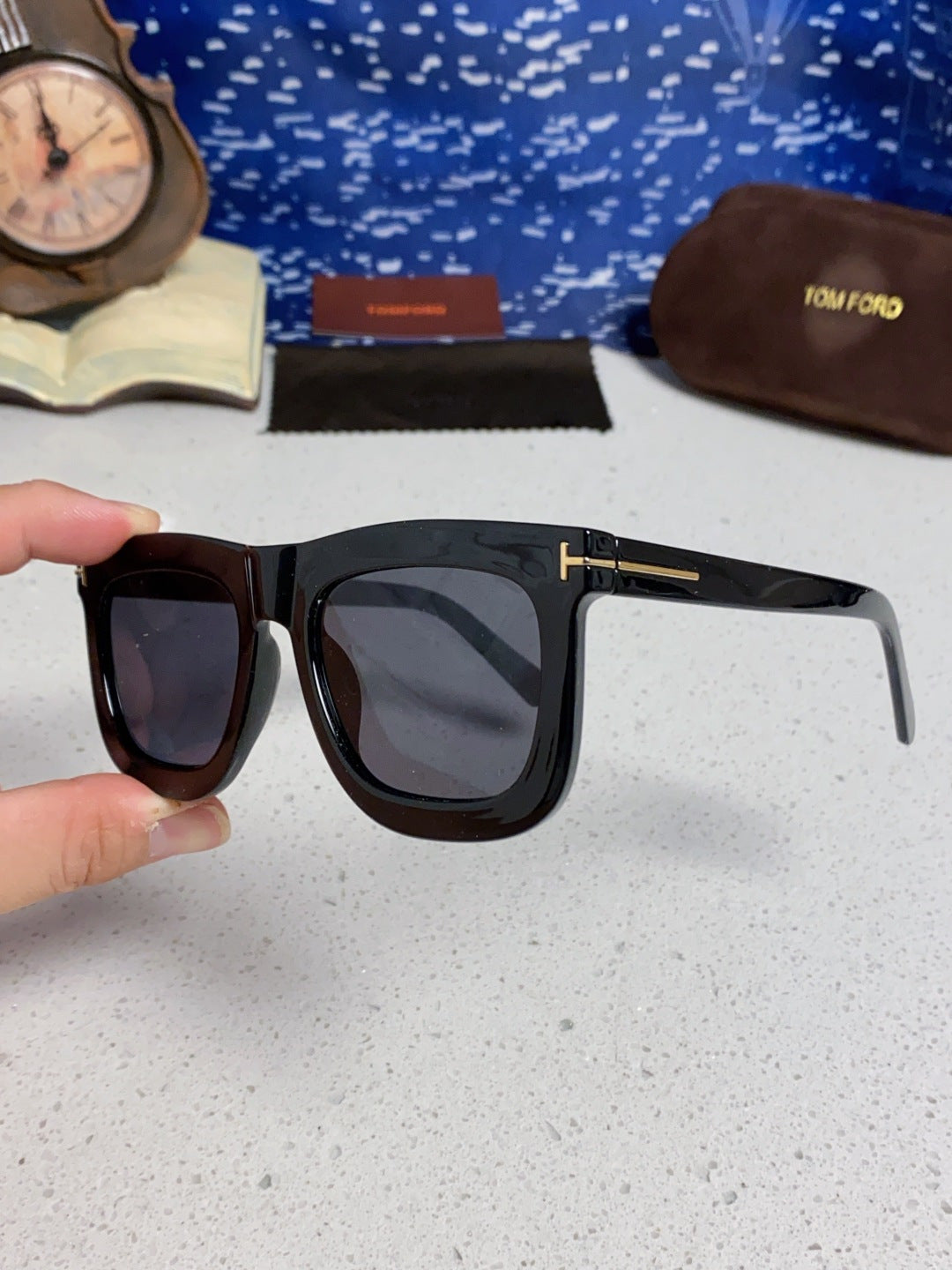 Tom Ford Oversized Gray Lens Sunglasses for Men & Women - detail image 5