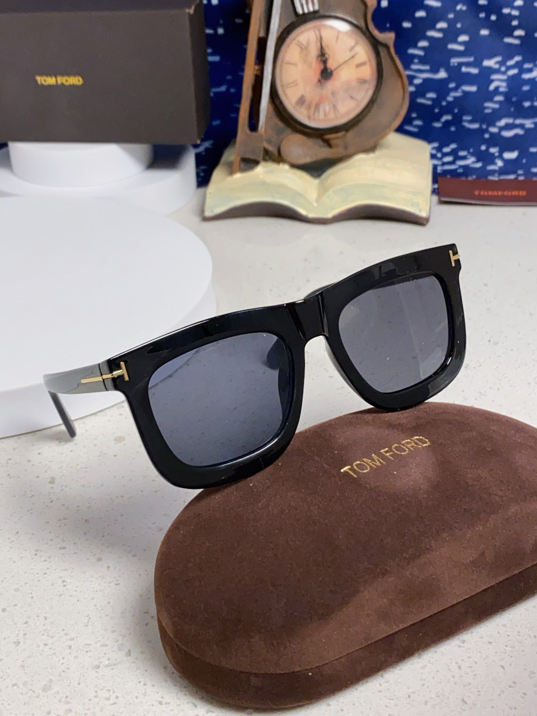 Tom Ford Oversized Gray Lens Sunglasses for Men & Women - detail image 9