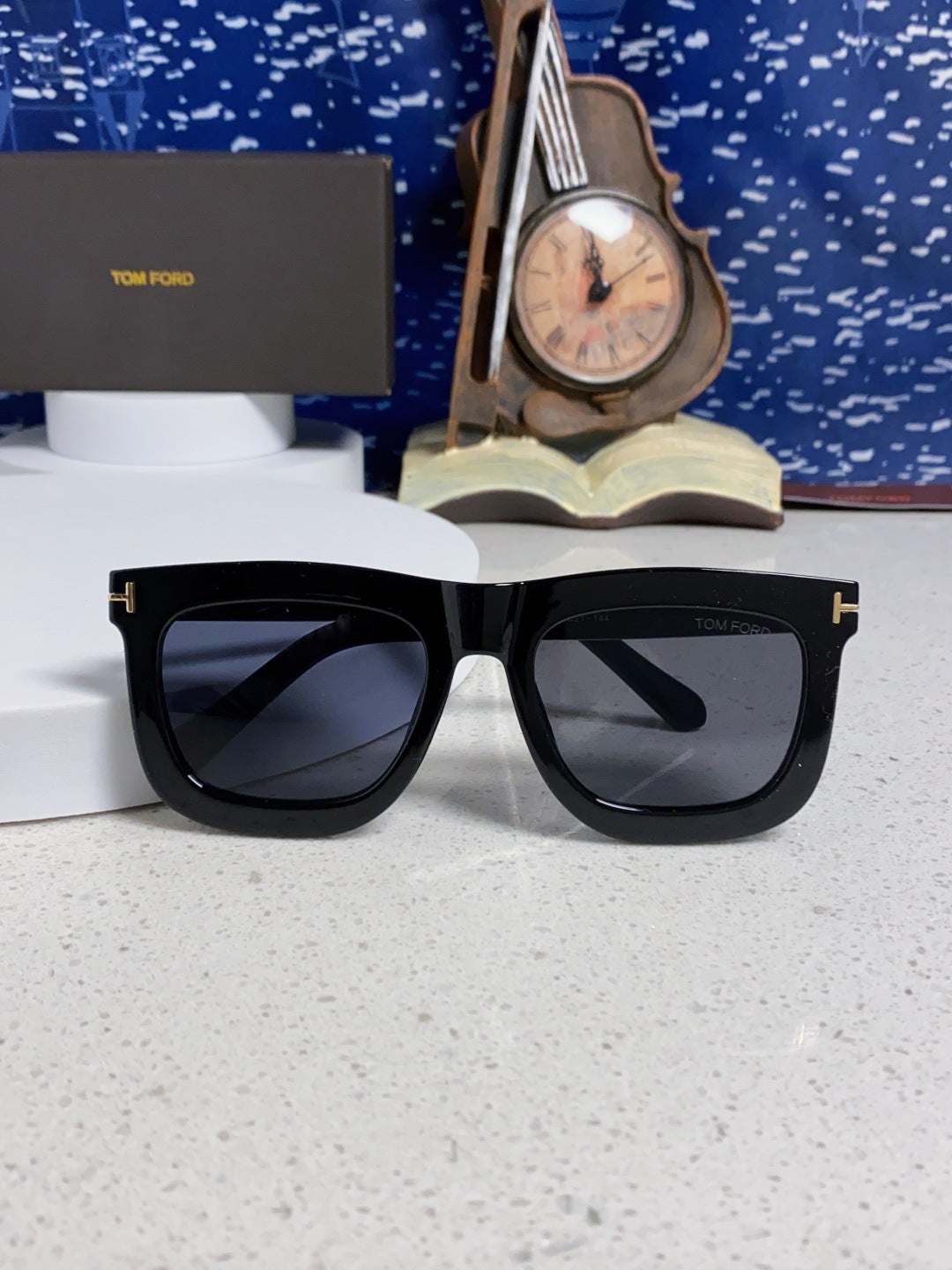 Tom Ford Oversized Gray Lens Sunglasses for Men & Women - detail image 8