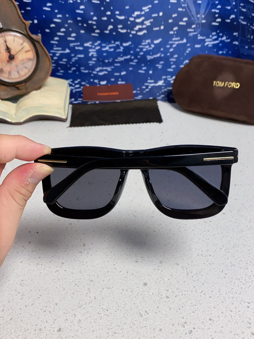 Tom Ford Oversized Gray Lens Sunglasses for Men & Women - detail image 4
