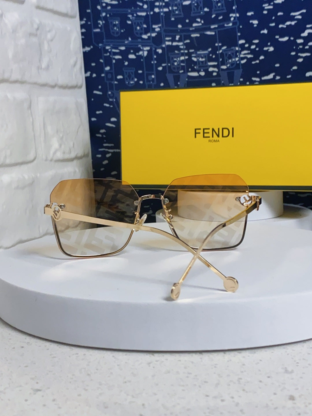 Fendi Fashion Gold Lens Sunglasses for Men & Women - 935321 - detail image 3