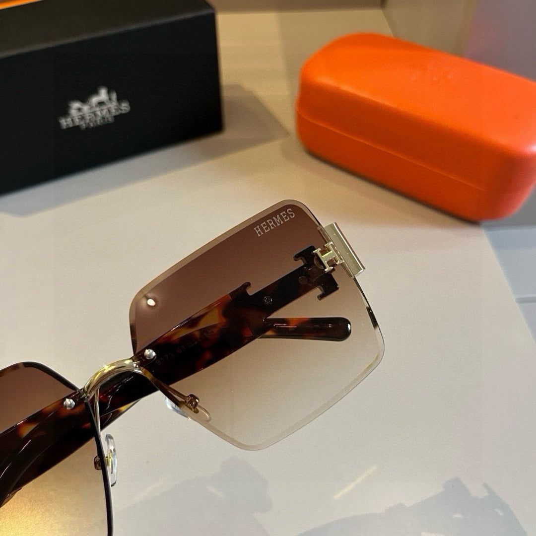 Hermès Oversized Gold Lens Sunglasses for Women - detail image 4