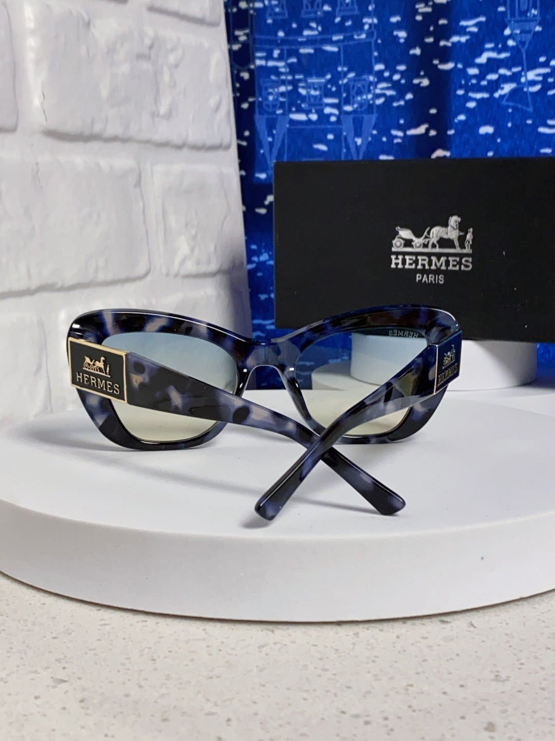 Hermès Cat-Eye Silver Lens Sunglasses for Men & Women - 488103 - detail image 3