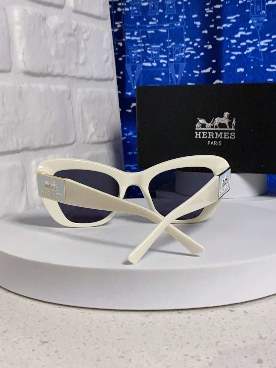 Hermès Cat-Eye Silver Lens Sunglasses for Men & Women - 488105 - detail image 3