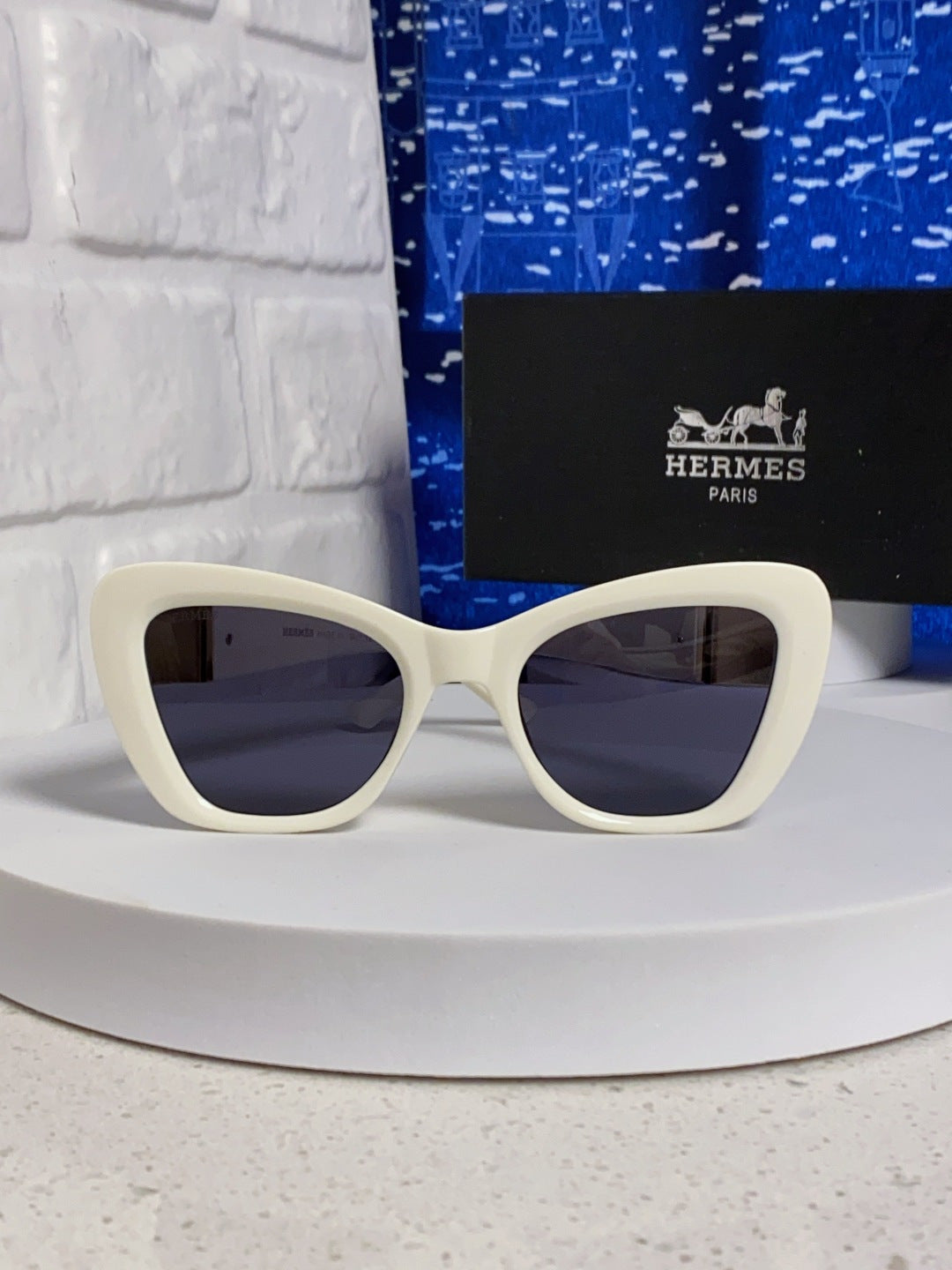 Hermès Cat-Eye Silver Lens Sunglasses for Men & Women - 488105 - detail image 2