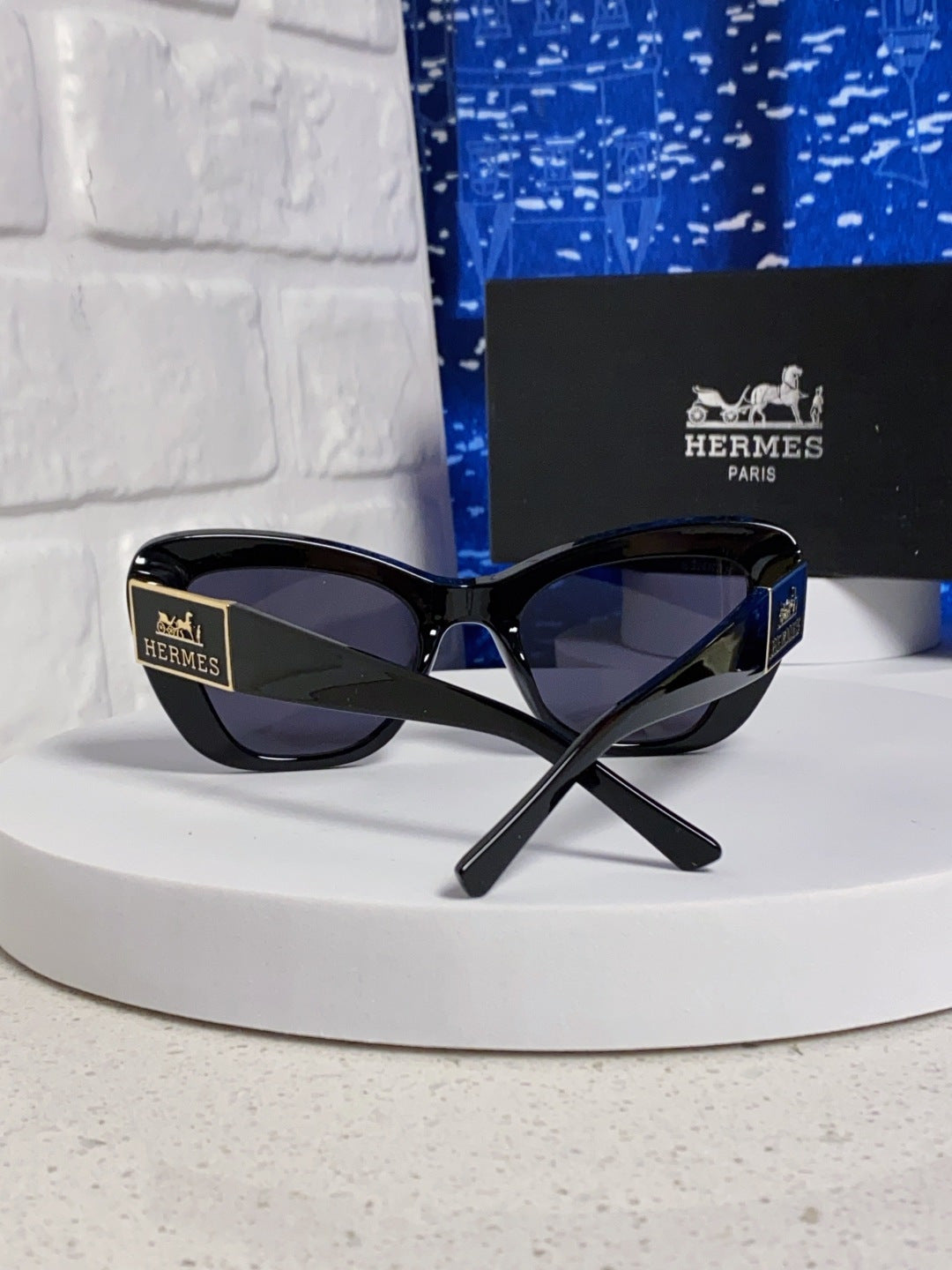 Hermès Cat-Eye Black Lens Sunglasses for Men & Women - detail image 3