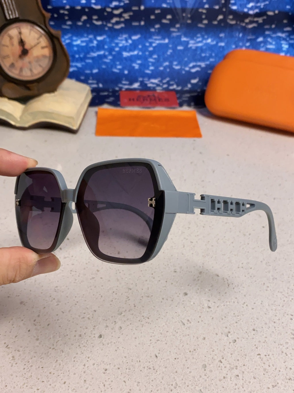 Hermès Polarized Round Gray Lens Sunglasses for Women - 358929 - detail image 6