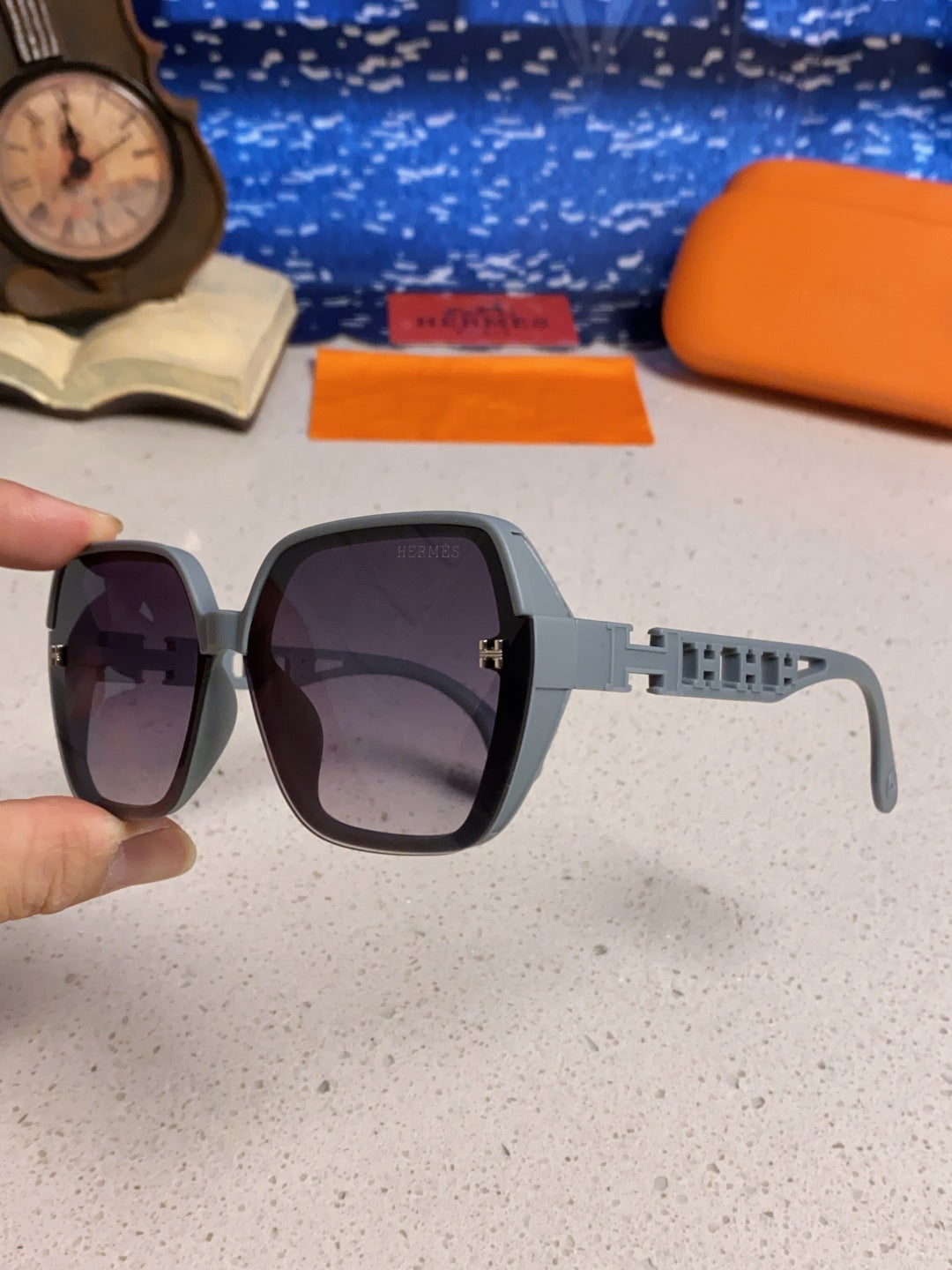 Hermès Polarized Round Gray Lens Sunglasses for Women - 358929 - detail image 6