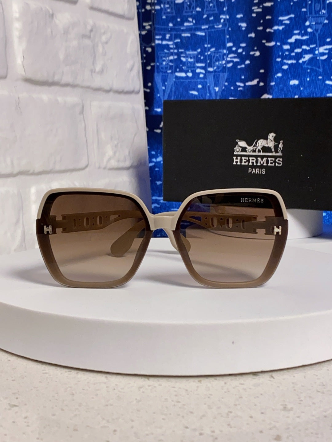 Hermès Polarized Round Brown Lens Sunglasses for Women - 358930 - detail image 2