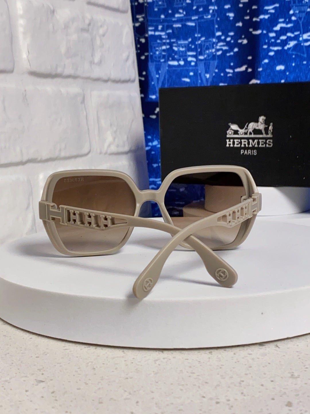 Hermès Polarized Round Brown Lens Sunglasses for Women - detail image 3