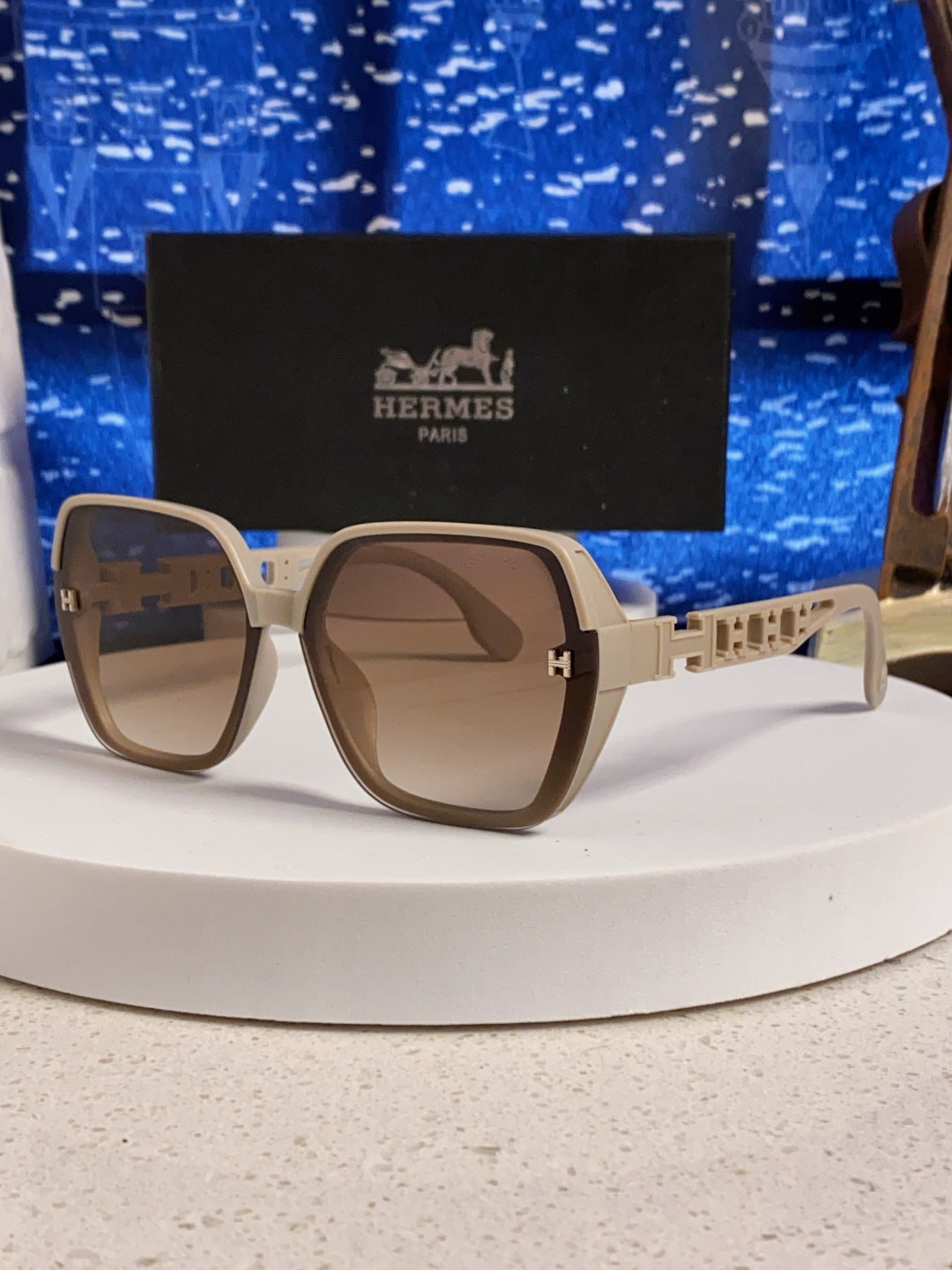 Hermès Polarized Round Brown Lens Sunglasses for Women