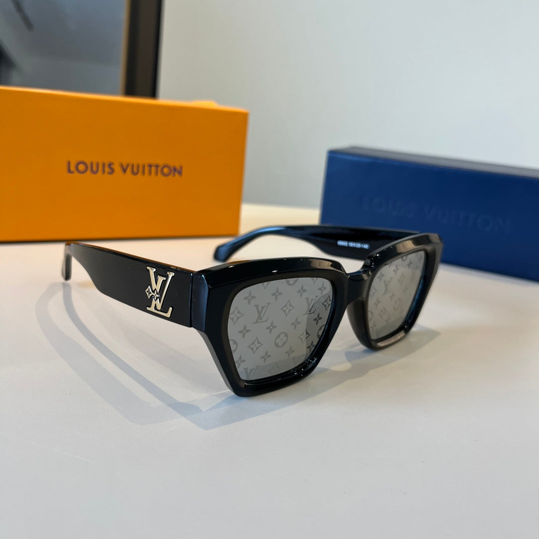Louis Vuitton Metal Aviator Silver Lens Sunglasses for Men & Women - 357671