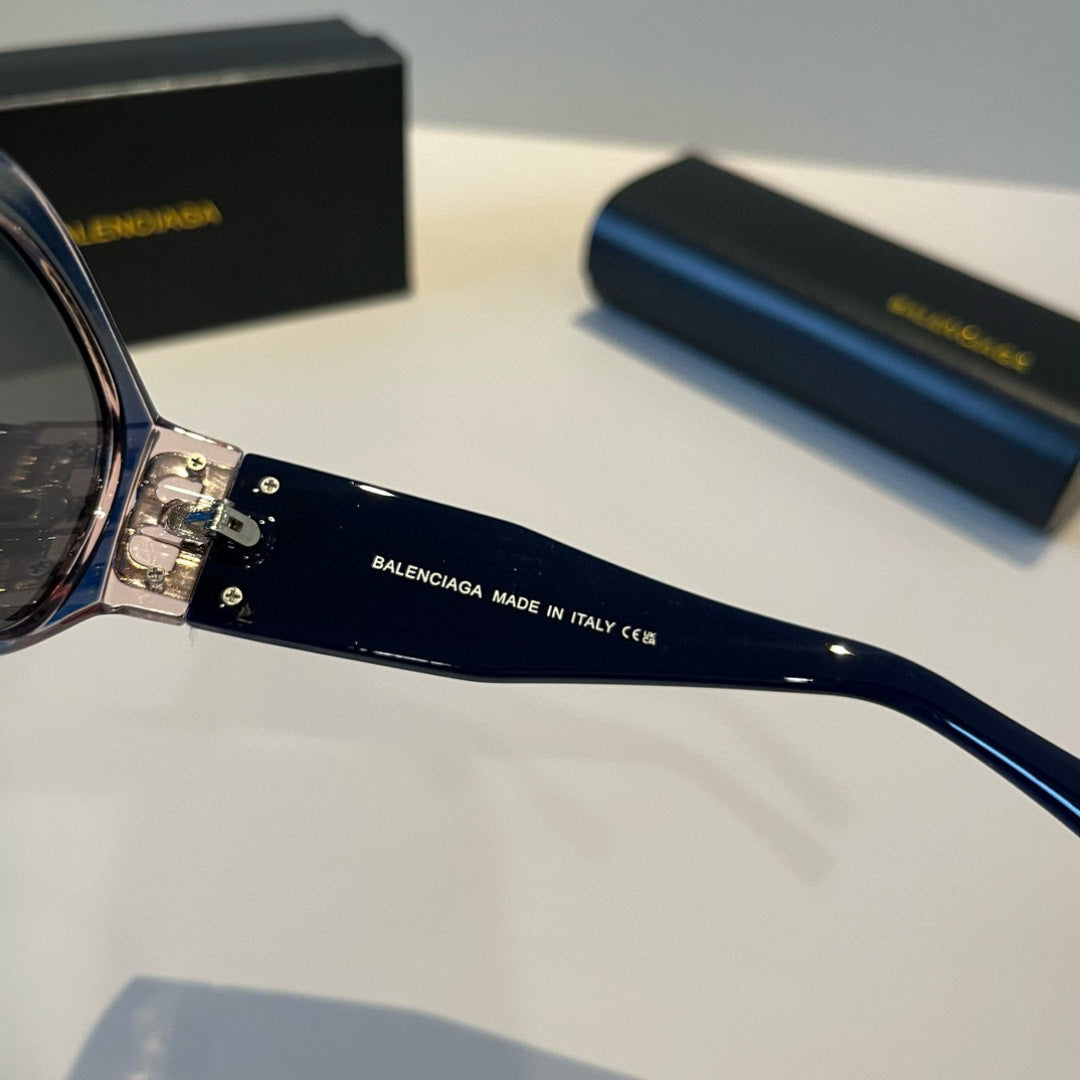 Balenciaga Rectangular Black Lens Sunglasses for Men & Women - 358661 - detail image 5