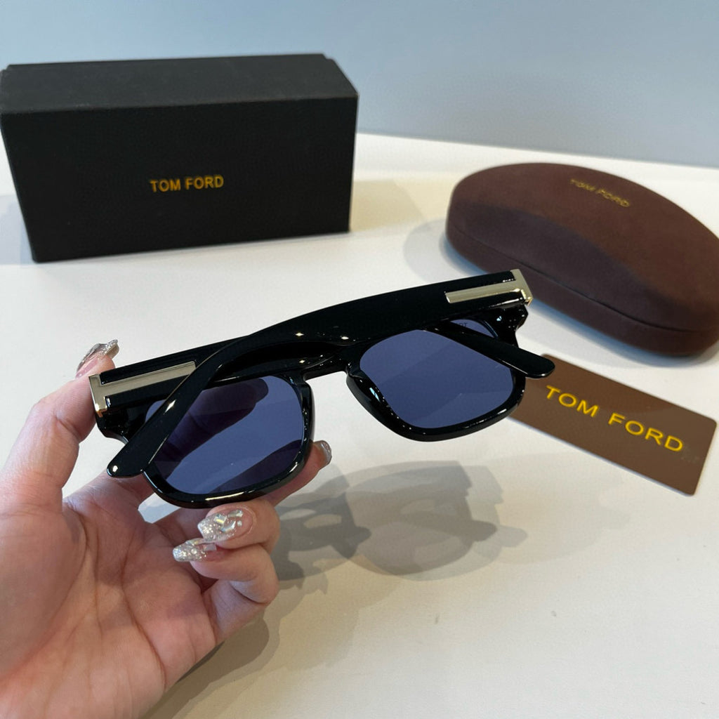 Tom Ford Fashion Black Lens Sunglasses for Men & Women - 449943 - detail image 6