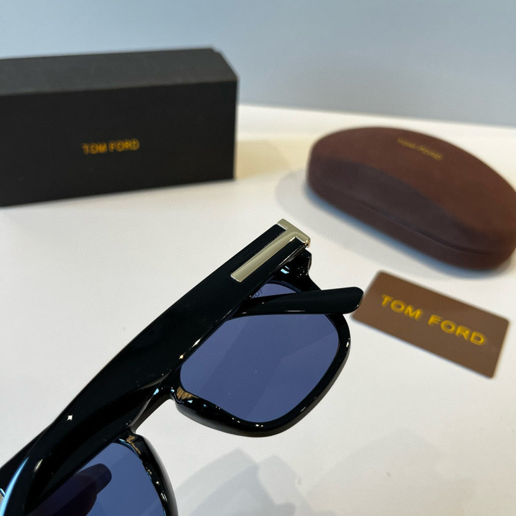 Tom Ford Fashion Black Lens Sunglasses for Men & Women - 449943 - detail image 7