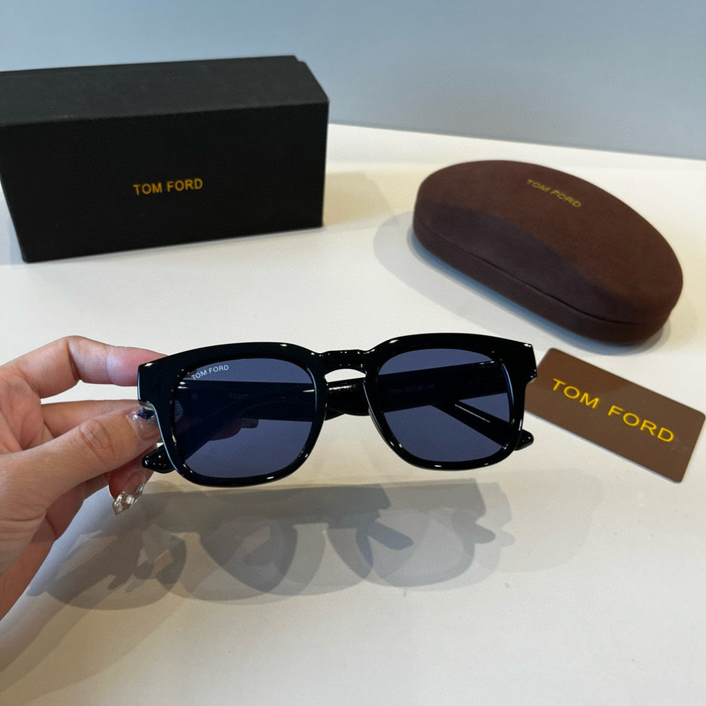 Tom Ford Fashion Black Lens Sunglasses for Men & Women - 449943 - detail image 9