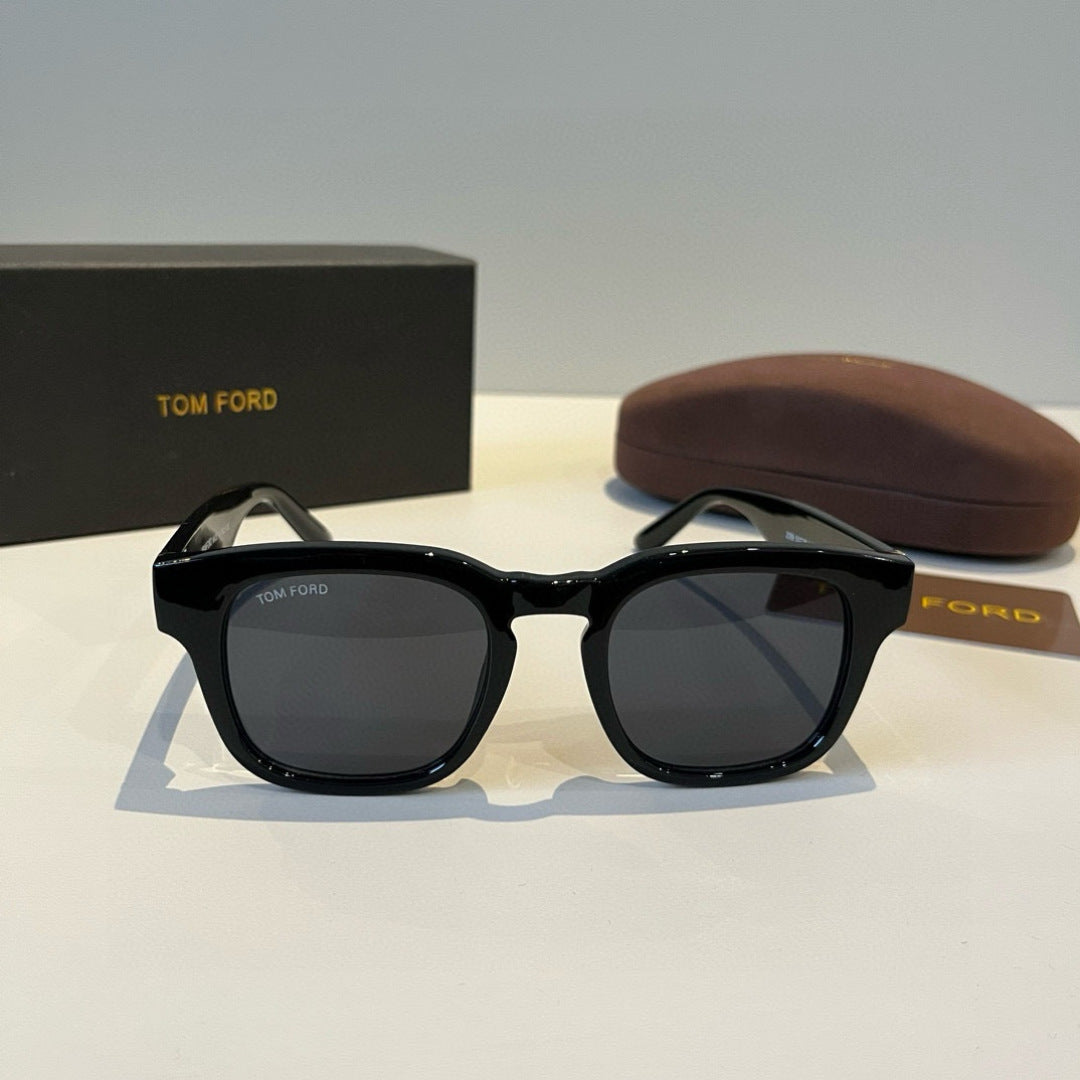 Tom Ford Fashion Black Lens Sunglasses for Men & Women - 449944 - detail image 2
