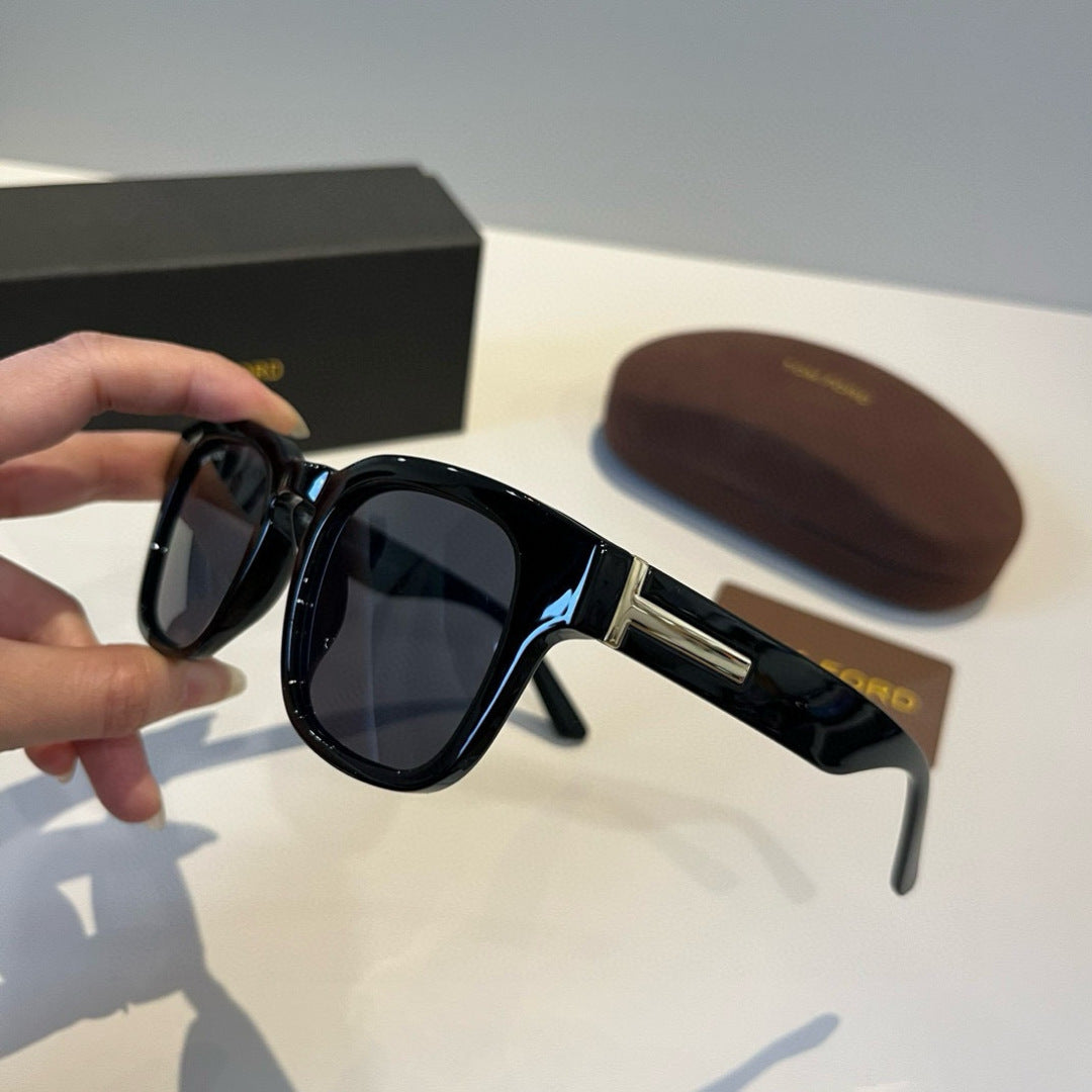 Tom Ford Fashion Black Lens Sunglasses for Men & Women - 449944 - detail image 4