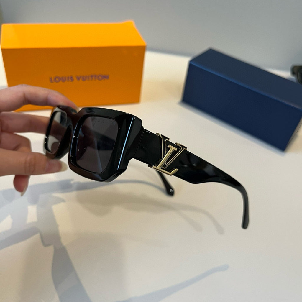 Louis Vuitton 2315 Fashion Black Lens Sunglasses for Men & Women - 381797 - detail image 4