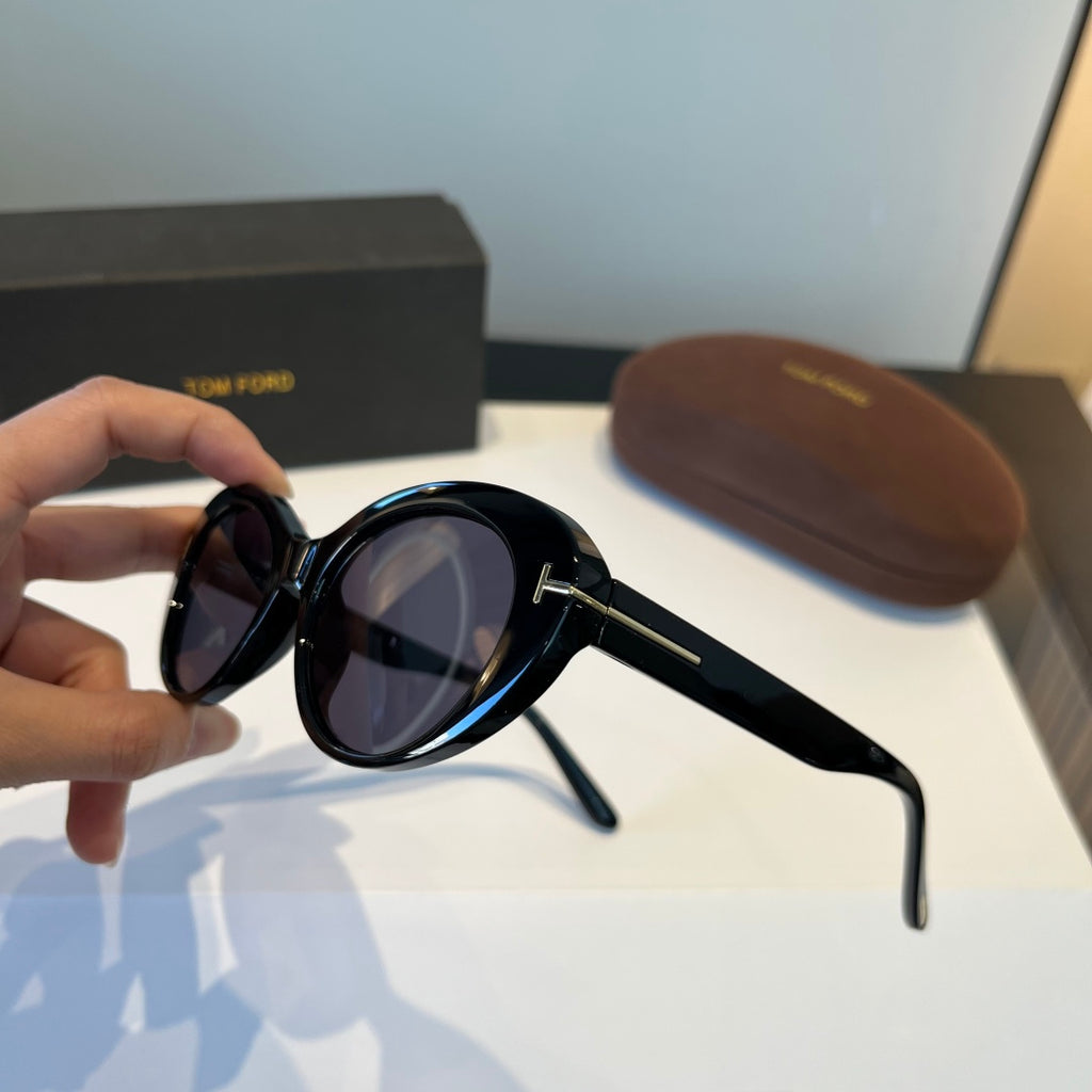 Tom Ford Fashion Black Lens Sunglasses for Men & Women - 935479 - detail image 4