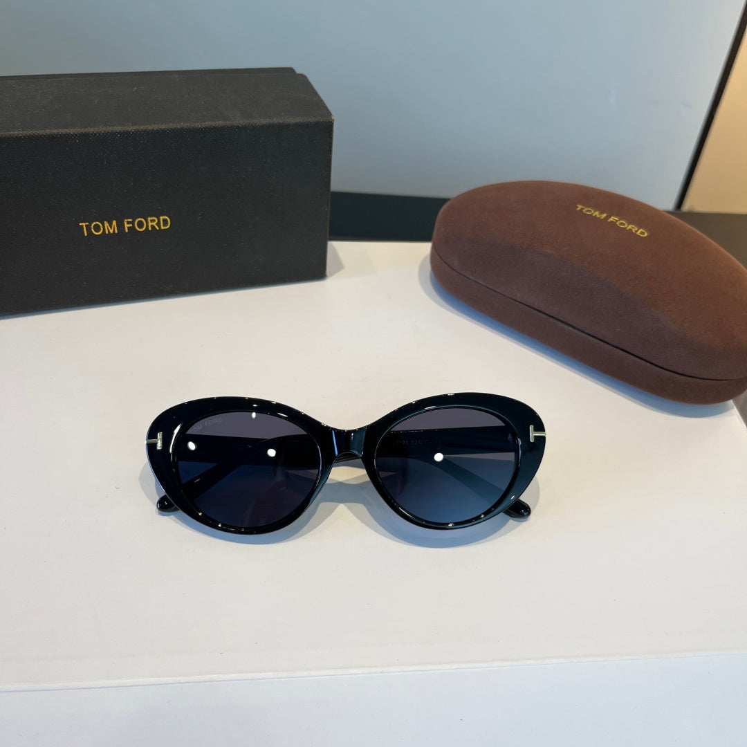 Tom Ford Fashion Black Lens Sunglasses for Men & Women - 935479 - detail image 10