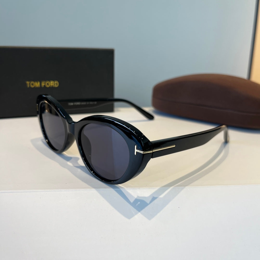 Tom Ford Fashion Black Lens Sunglasses for Men & Women - 935479 - detail image 3
