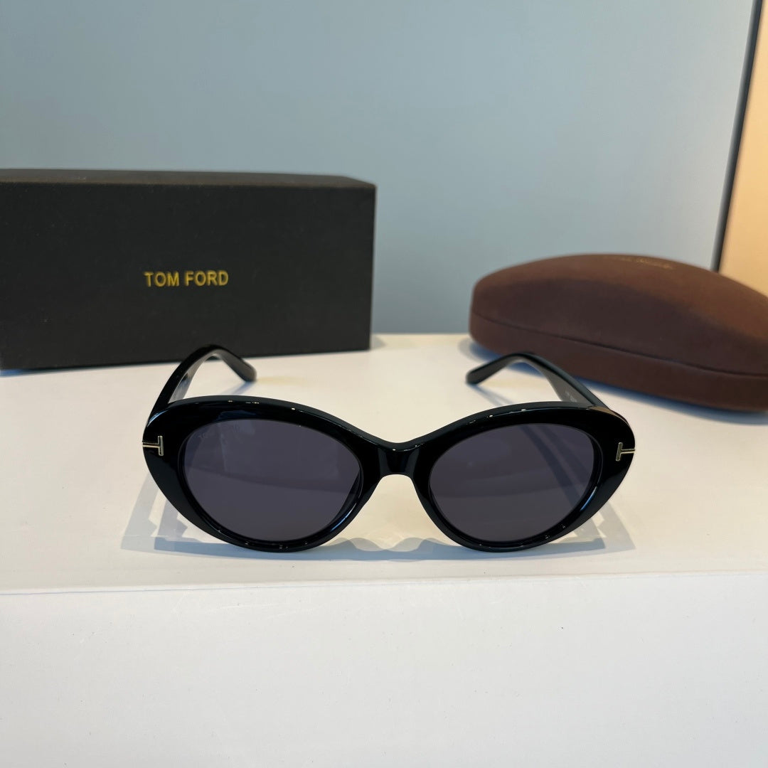 Tom Ford Fashion Black Lens Sunglasses for Men & Women - 935479 - detail image 2
