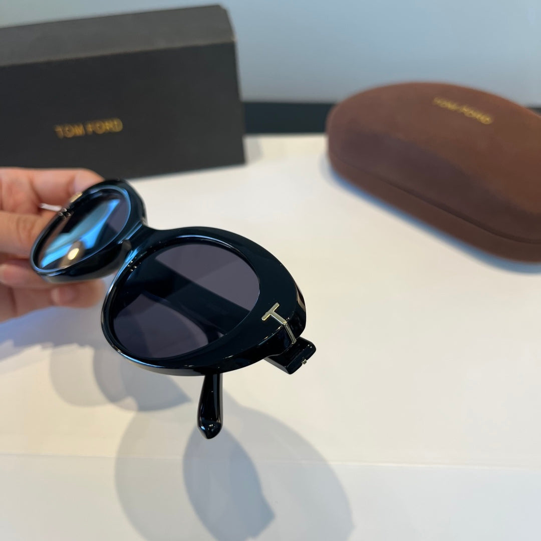 Tom Ford Fashion Black Lens Sunglasses for Men & Women - 935479 - detail image 9