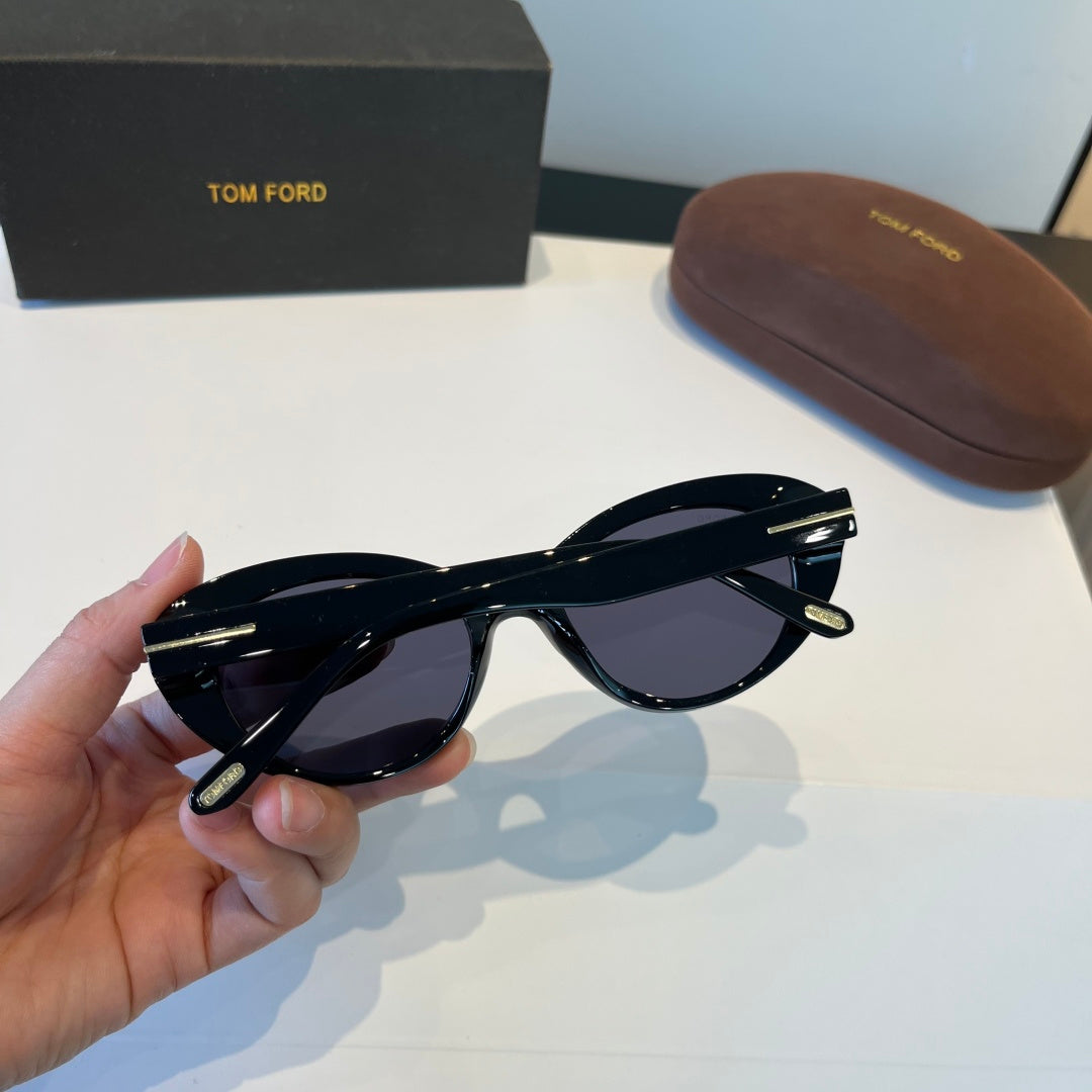 Tom Ford Fashion Black Lens Sunglasses for Men & Women - 935479 - detail image 7