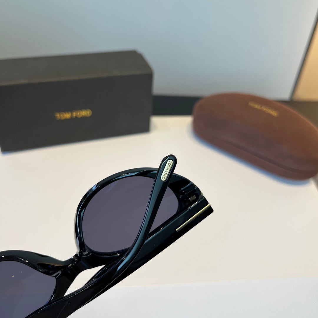 Tom Ford Fashion Black Lens Sunglasses for Men & Women - 935479 - detail image 11
