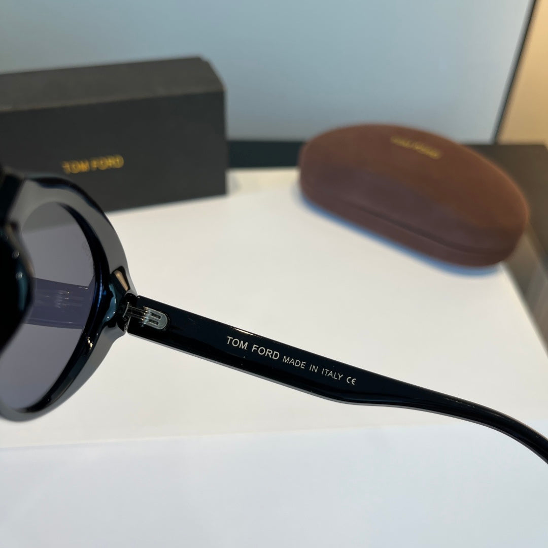 Tom Ford Fashion Black Lens Sunglasses for Men & Women - 935479 - detail image 5