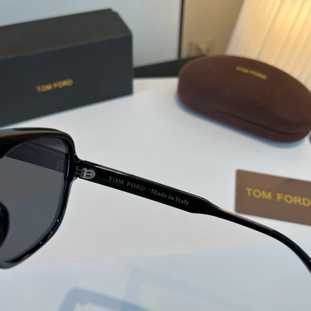 Tom Ford Fashion Black Lens Sunglasses for Men & Women - 466308 - detail image 10