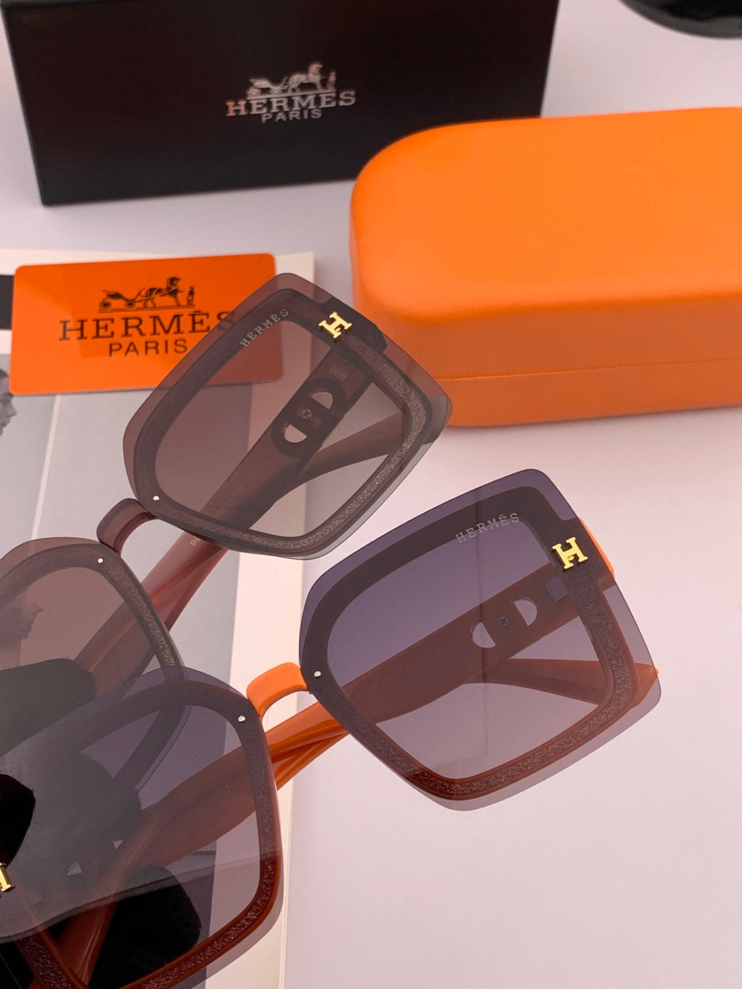 Hermès H8998 Square Gold Lens Sunglasses for Men & Women - detail image 3