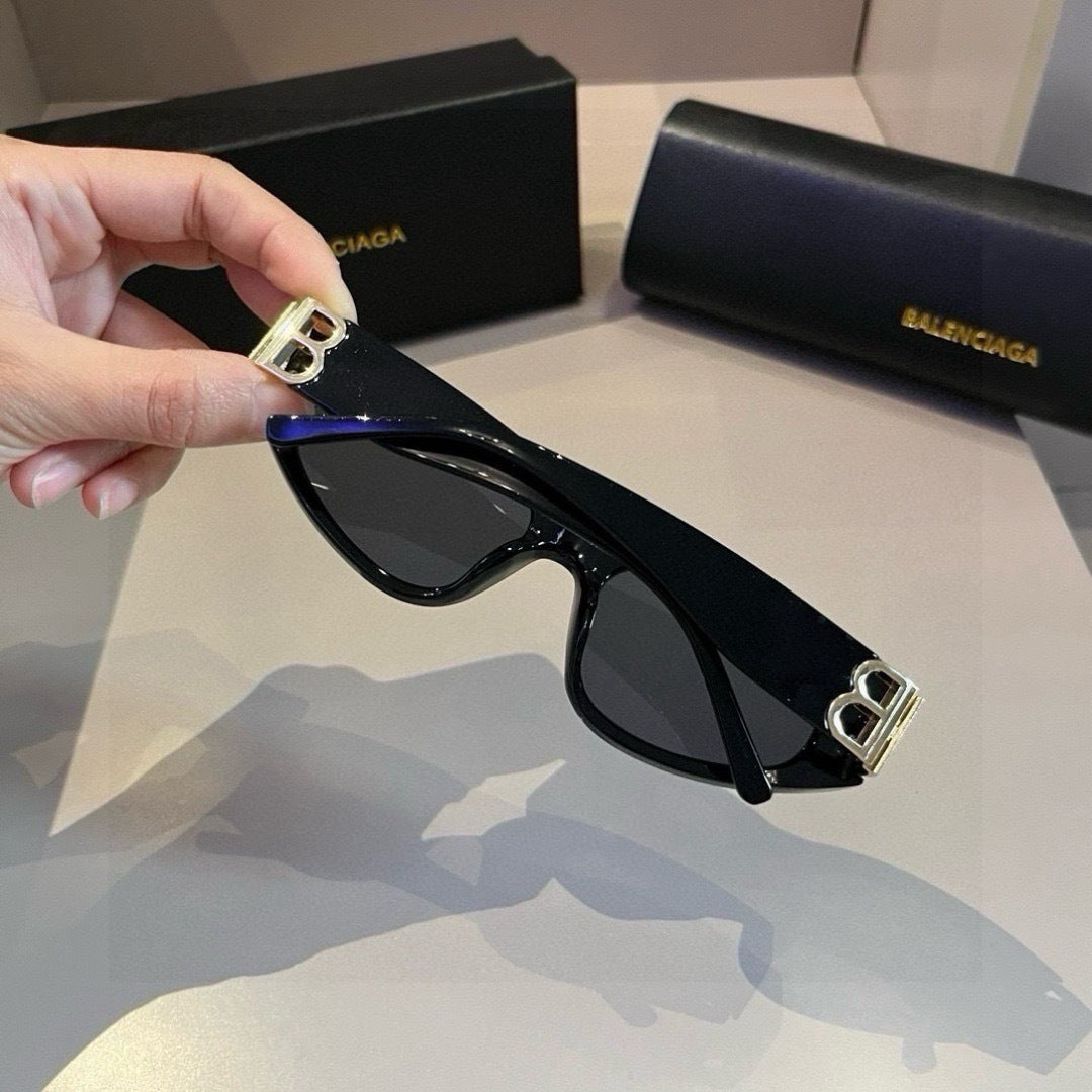 Balenciaga Rectangular Gold Lens Sunglasses for Men & Women - detail image 4