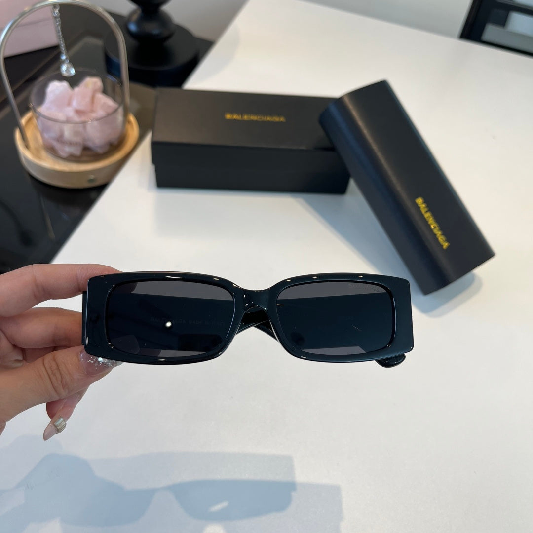 Balenciaga Rectangular Black Lens Sunglasses for Men & Women - 416133 - detail image 5