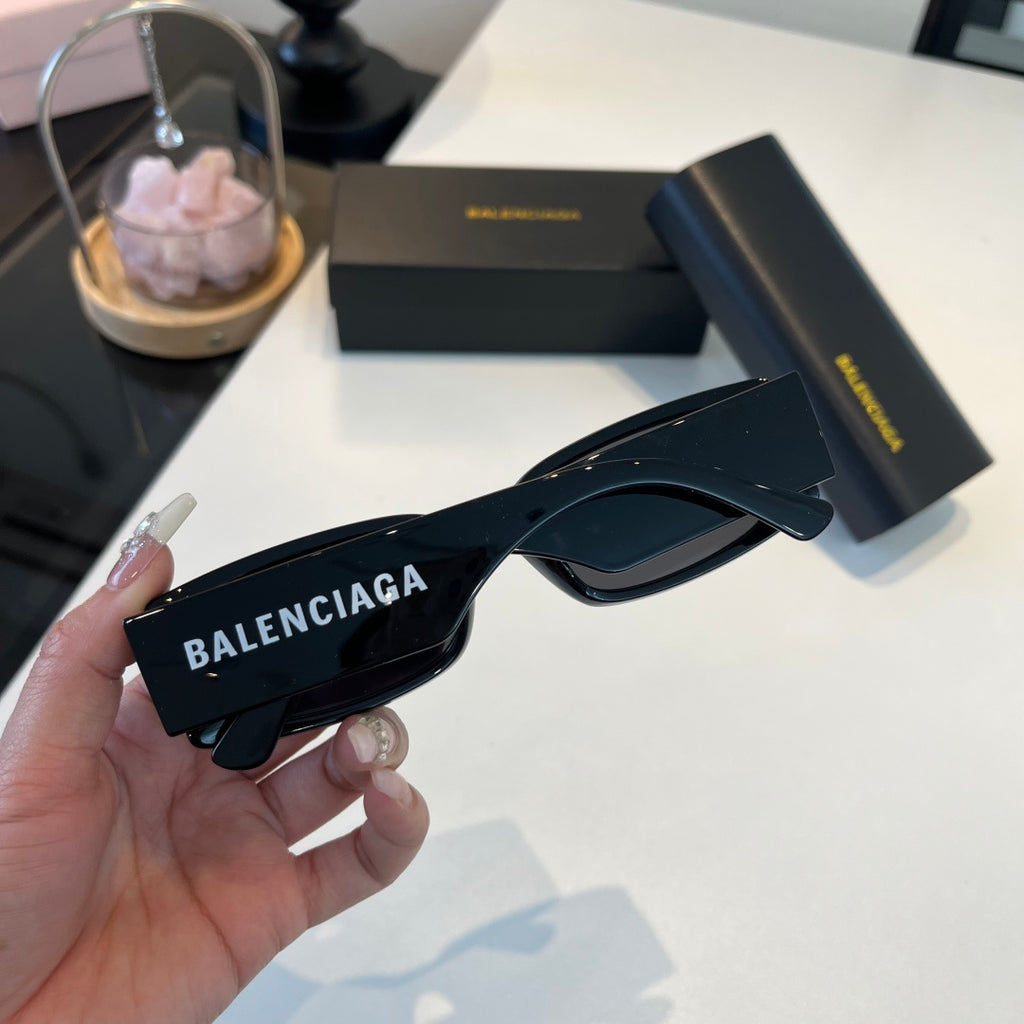 Balenciaga Rectangular Black Lens Sunglasses for Men & Women - 372348 - detail image 7