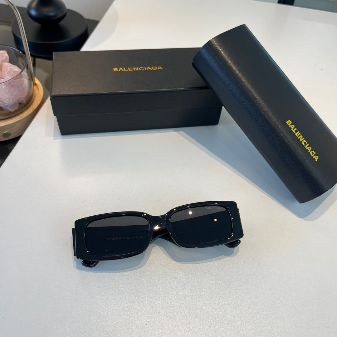 Balenciaga Rectangular Black Lens Sunglasses for Men & Women - 158566 - detail image 4