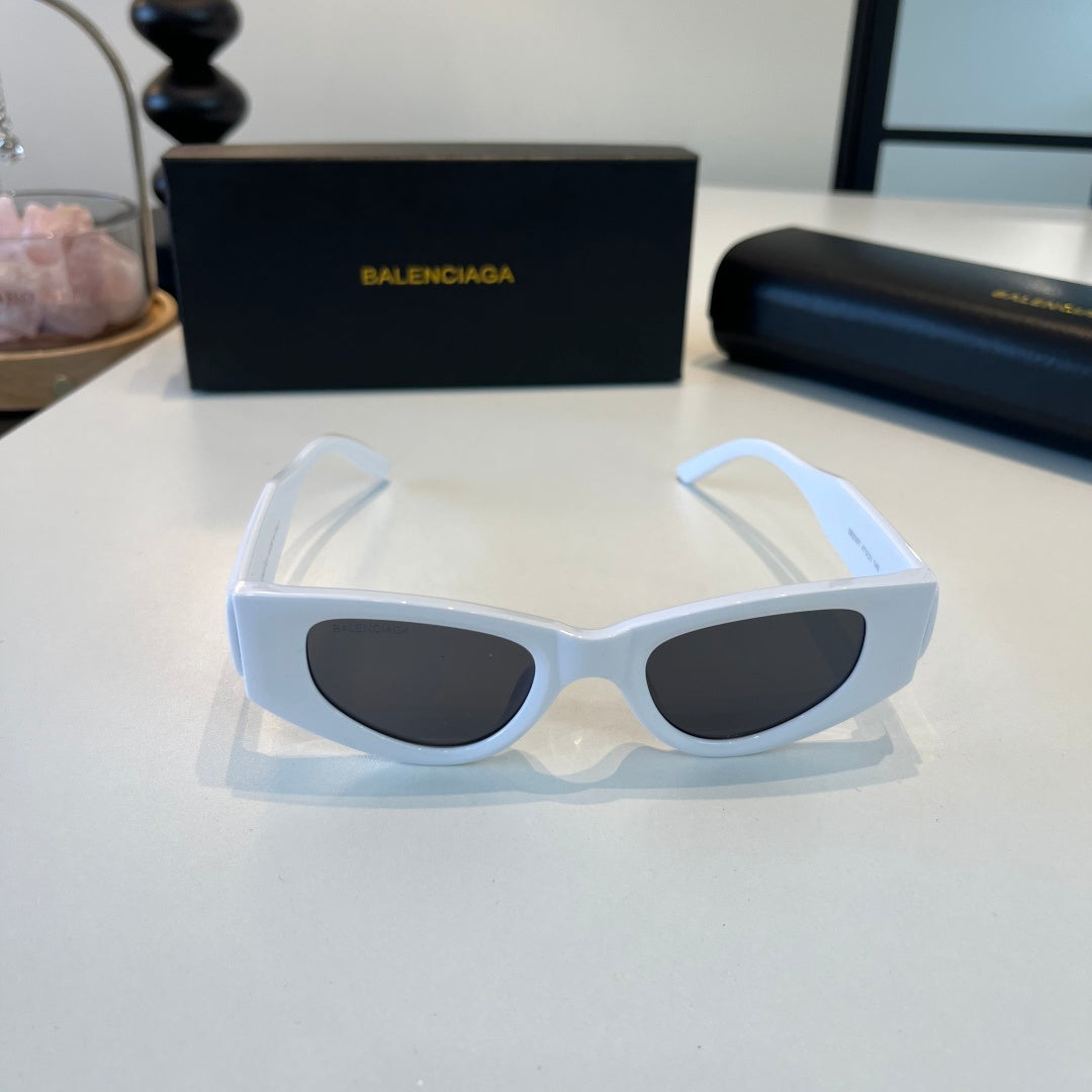 Balenciaga Rectangular Silver Lens Sunglasses for Men & Women - 158568 - detail image 2