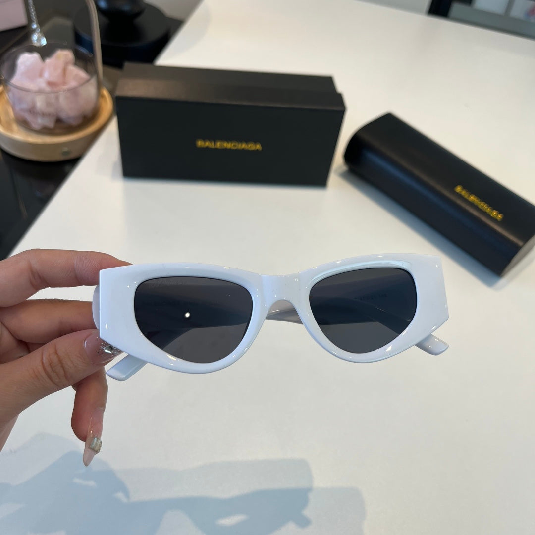 Balenciaga Rectangular Silver Lens Sunglasses for Men & Women - 416135 - detail image 6