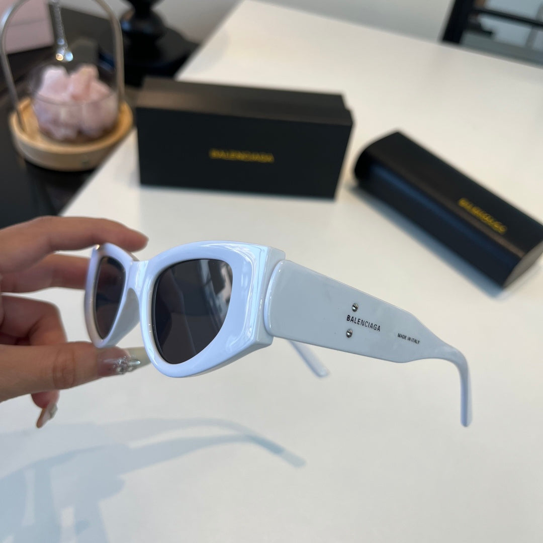Balenciaga Rectangular Silver Lens Sunglasses for Men & Women - 416135 - detail image 4